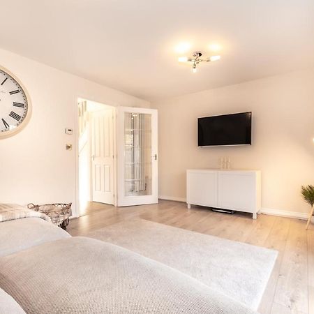 Cheerful 3 Bedroom House - Sleeps 7 Alwalton Exterior photo