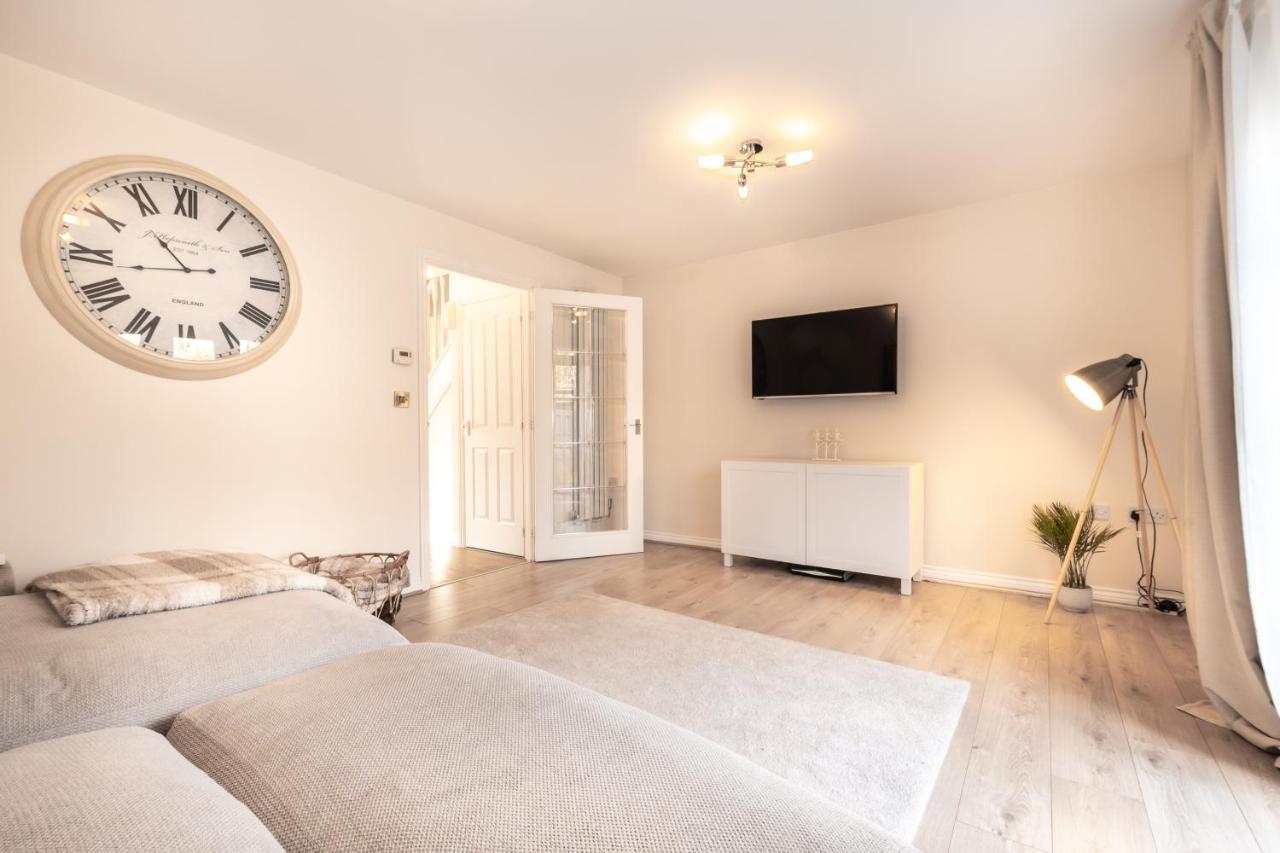 Cheerful 3 Bedroom House - Sleeps 7 Alwalton Exterior photo