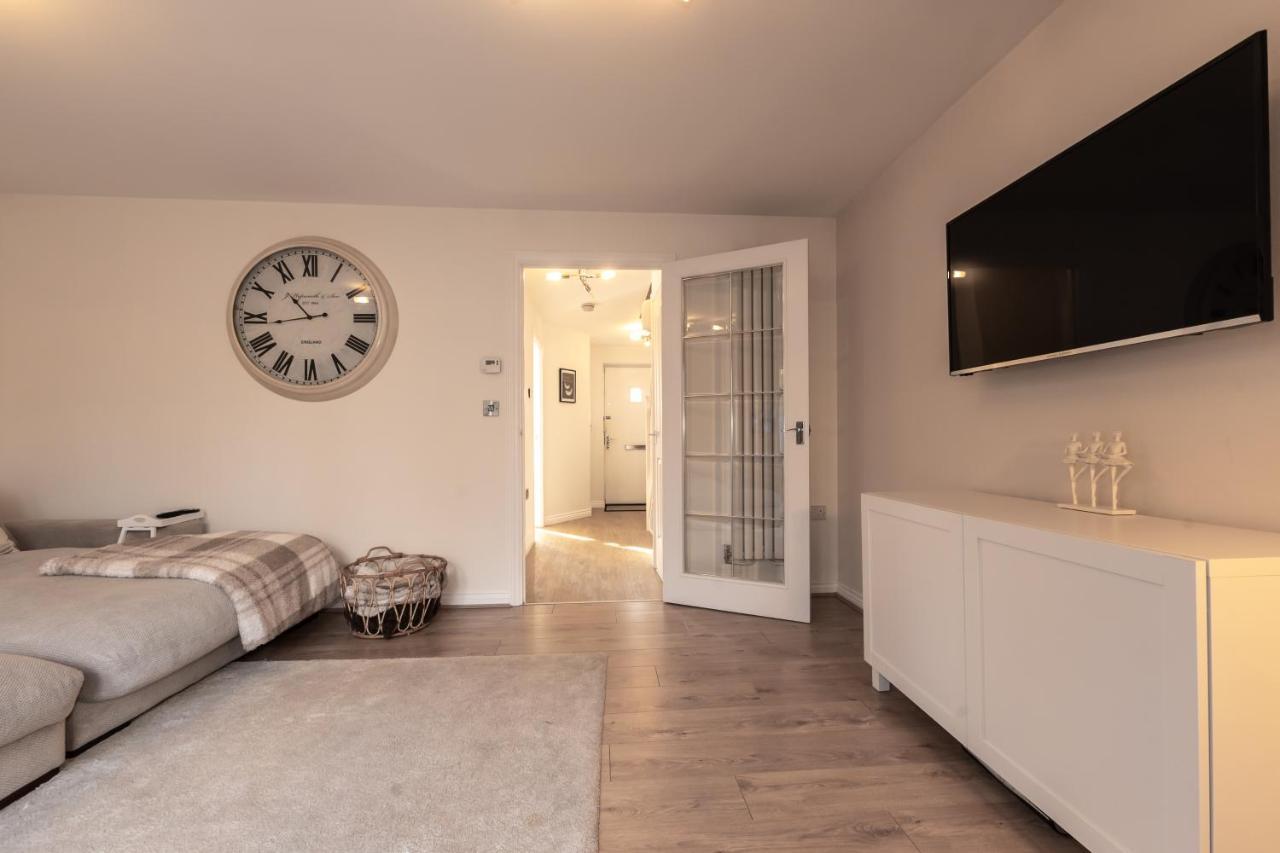 Cheerful 3 Bedroom House - Sleeps 7 Alwalton Exterior photo