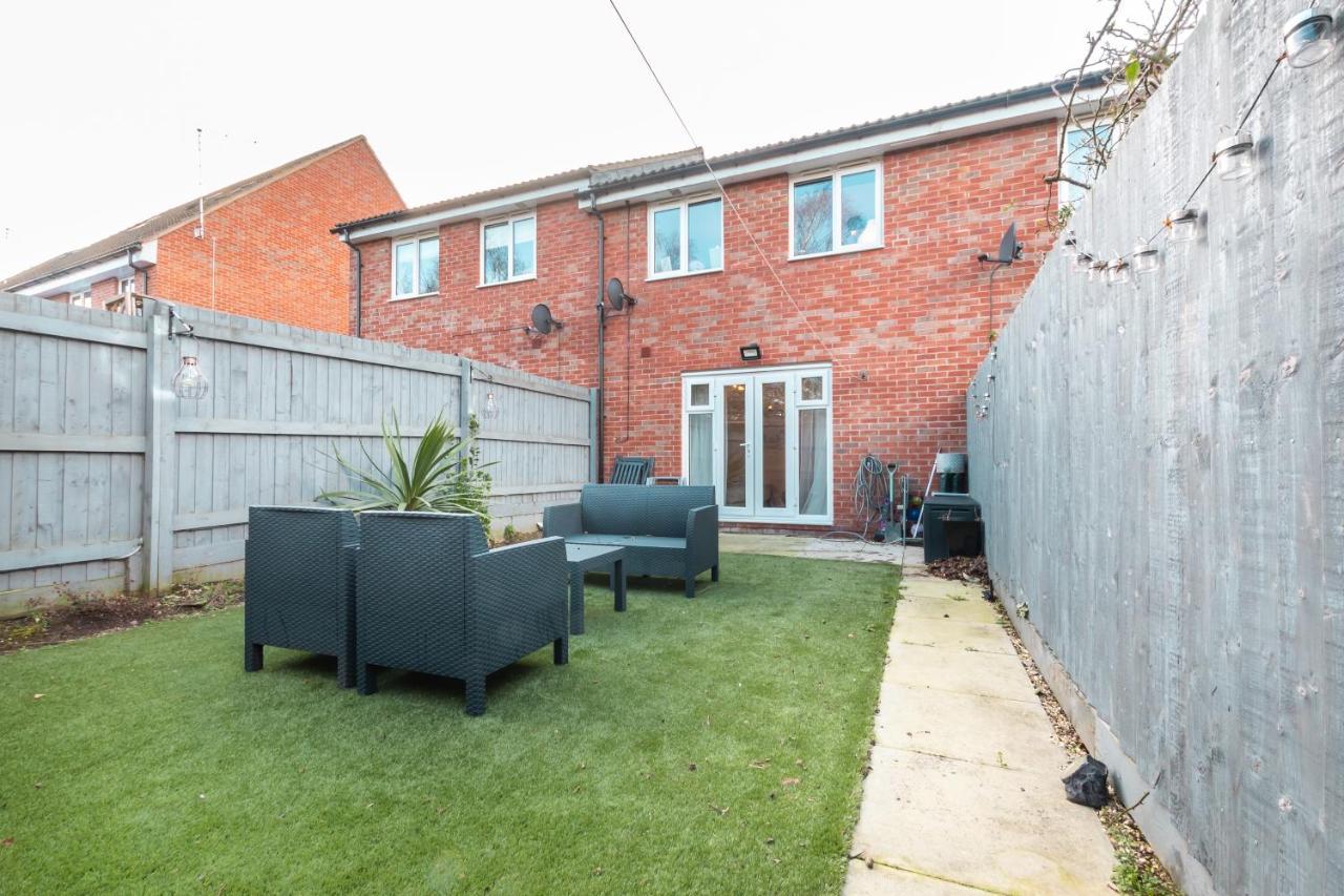 Cheerful 3 Bedroom House - Sleeps 7 Alwalton Exterior photo