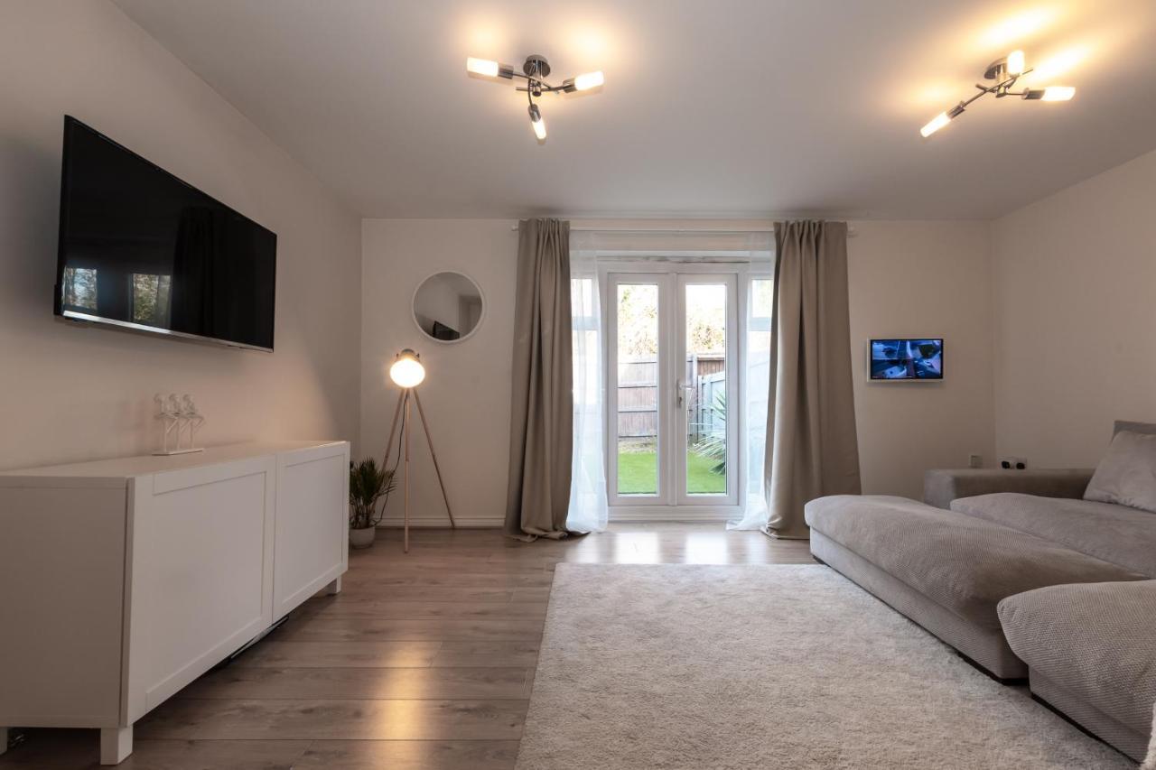Cheerful 3 Bedroom House - Sleeps 7 Alwalton Exterior photo